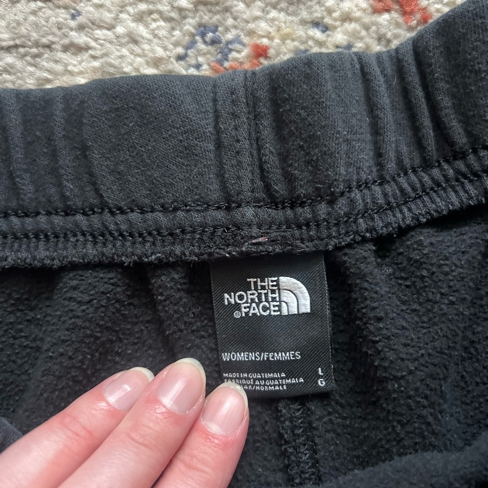 The North Face Women's Black Shorts Size Large - Picture 3 of 5